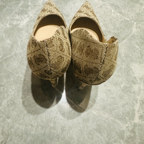 GUESS Heel To Toe Monogram Signature Neutral High Heels Women’s Shoes SZ 8 - Picture 6 of 9